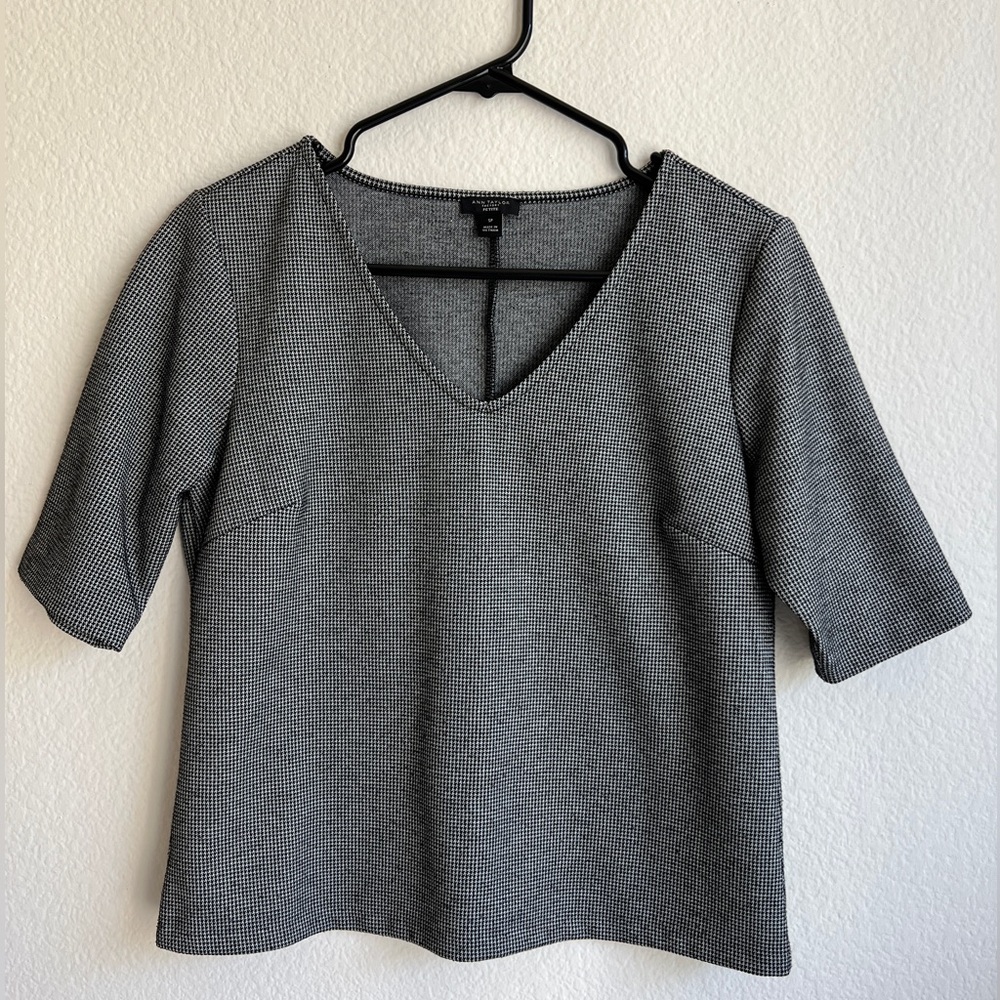 ANN TAYLOR Black & White Tooth Hound Patterned Mid Sleeve Rounded V-Neck Top